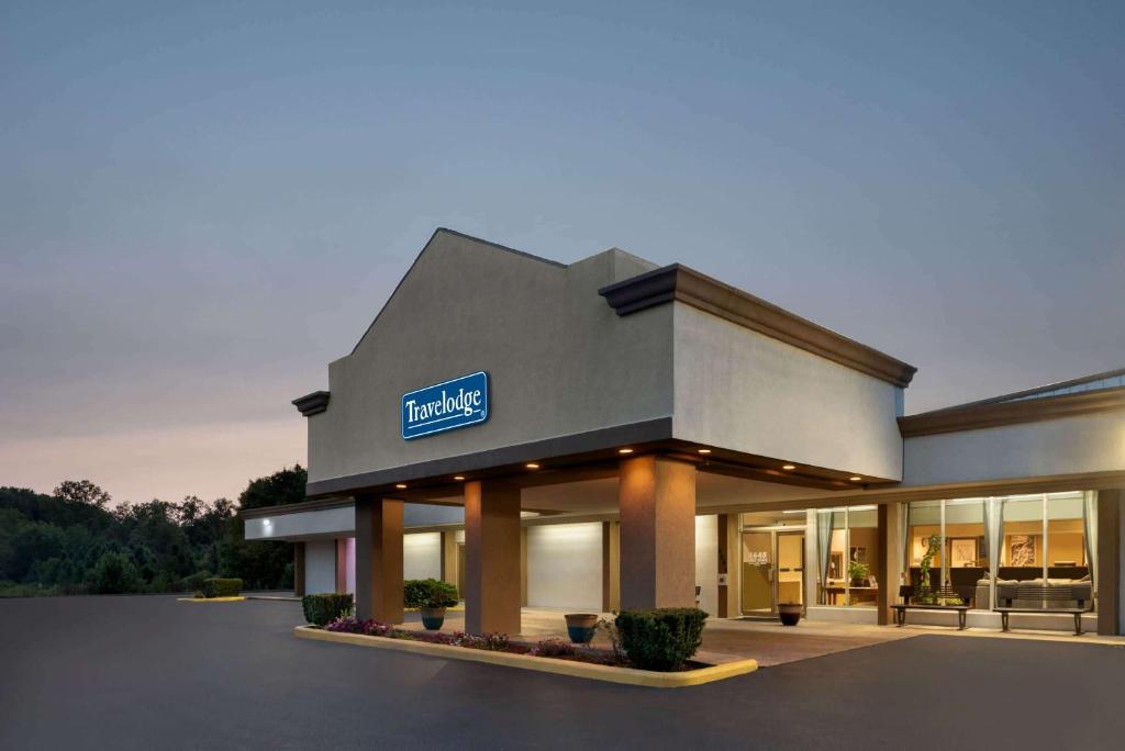 Travelodge by Wyndham Zanesville - main image