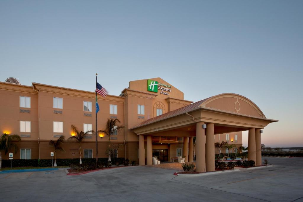 Holiday Inn Express Hotel & Suites Zapata an IHG Hotel - main image