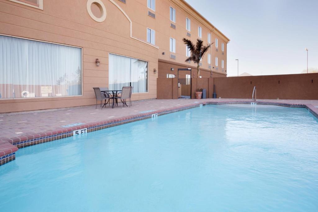 Holiday Inn Express Hotel & Suites Zapata an IHG Hotel - image 6