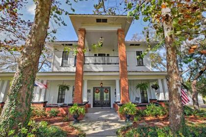 Historic Huntington Home on 1000 Acres with Lake View Texas