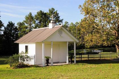 Historic Huntington Home on 1000 Acres with Lake View - image 9