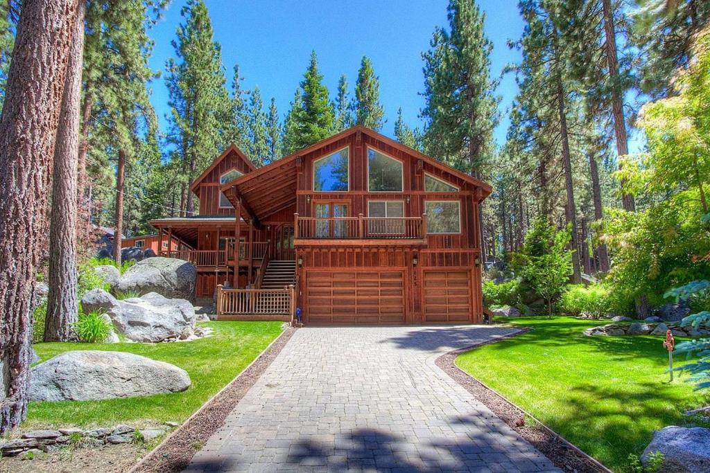 Silver Rock Lodge by Lake Tahoe Accommodations - main image