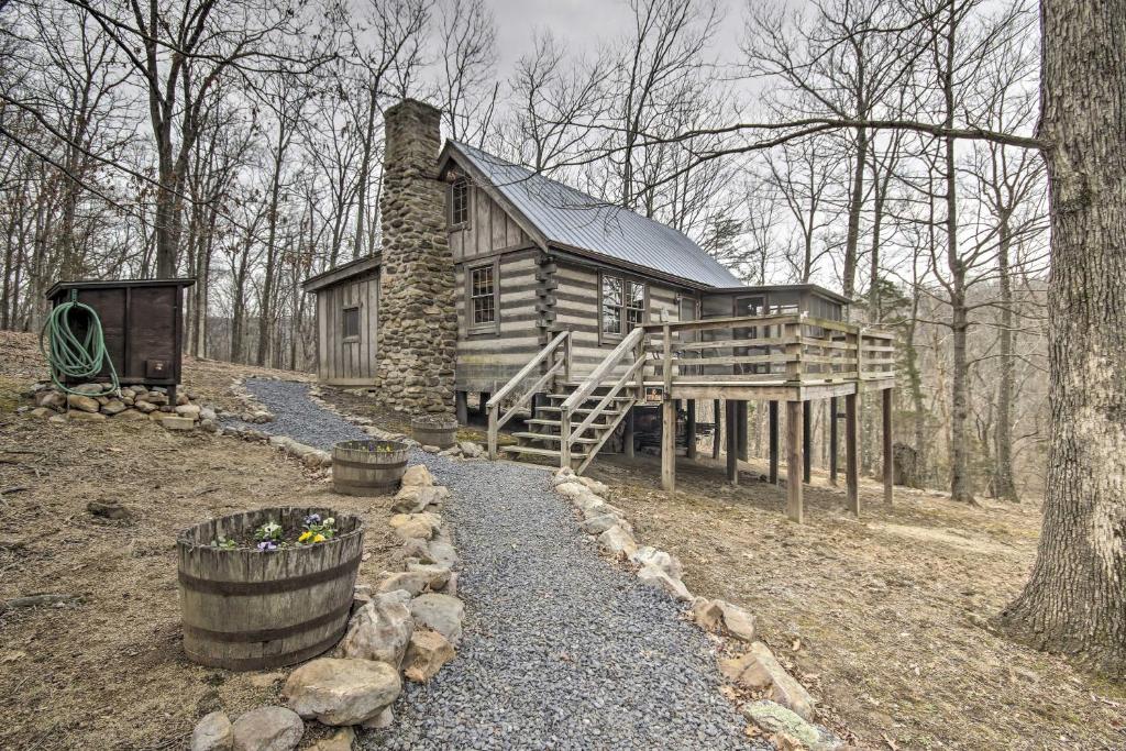 Scenic Cabin with Deck and Fire Pit - Near Hiking! - image 5