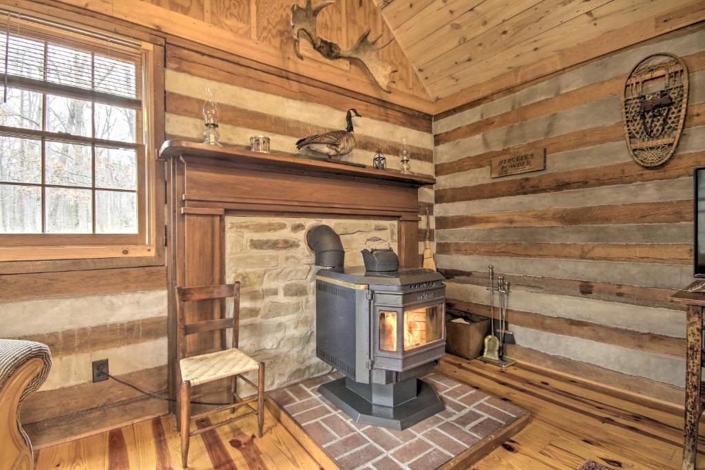 Scenic Cabin with Deck and Fire Pit - Near Hiking! - image 6