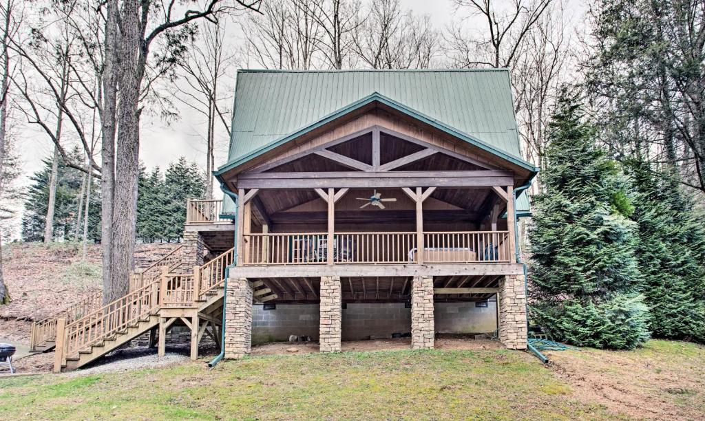 Cabin with Game Room and Hot Tub Mins to Hendersonville - main image