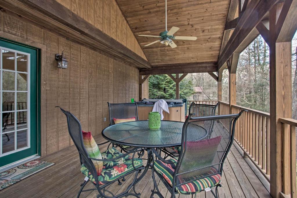 Cabin with Game Room and Hot Tub Mins to Hendersonville - image 5