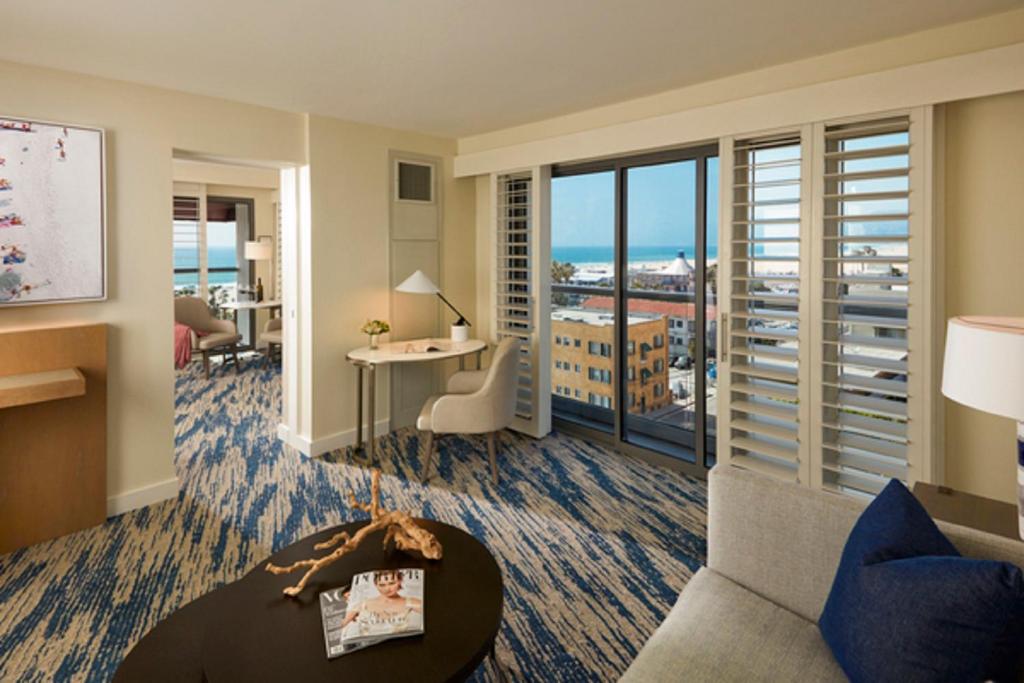 Loews Santa Monica Beach Hotel - image 6