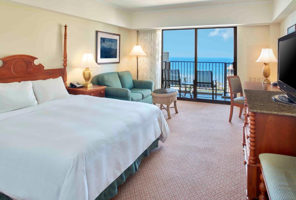 Book Hilton Hawaiian Village [33% OFF]