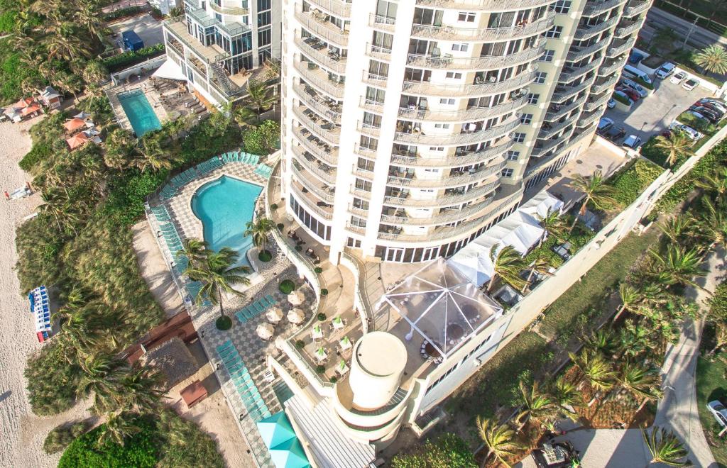 DoubleTree by Hilton Ocean Point Resort - North Miami Beach - image 2