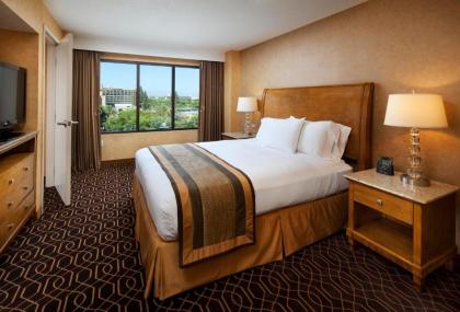 DoubleTree Suites By Hilton Anaheim Resort/Convention Center - image 13