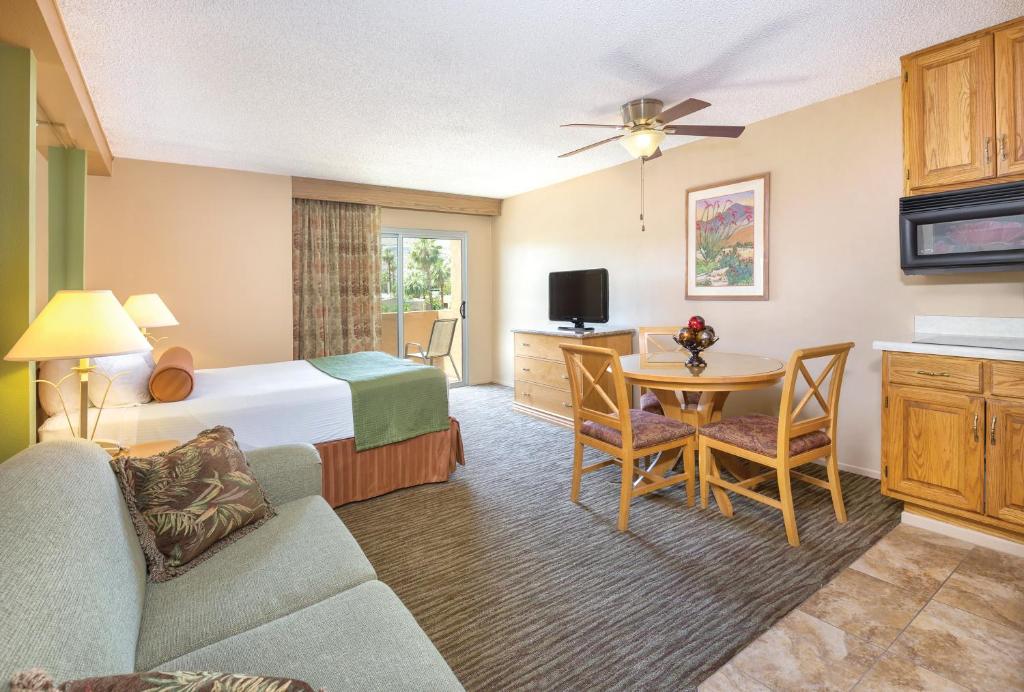 WorldMark Palm Springs - Plaza Resort and Spa - image 3