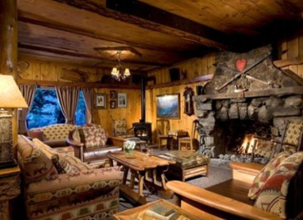 Tamarack Lodge - main image