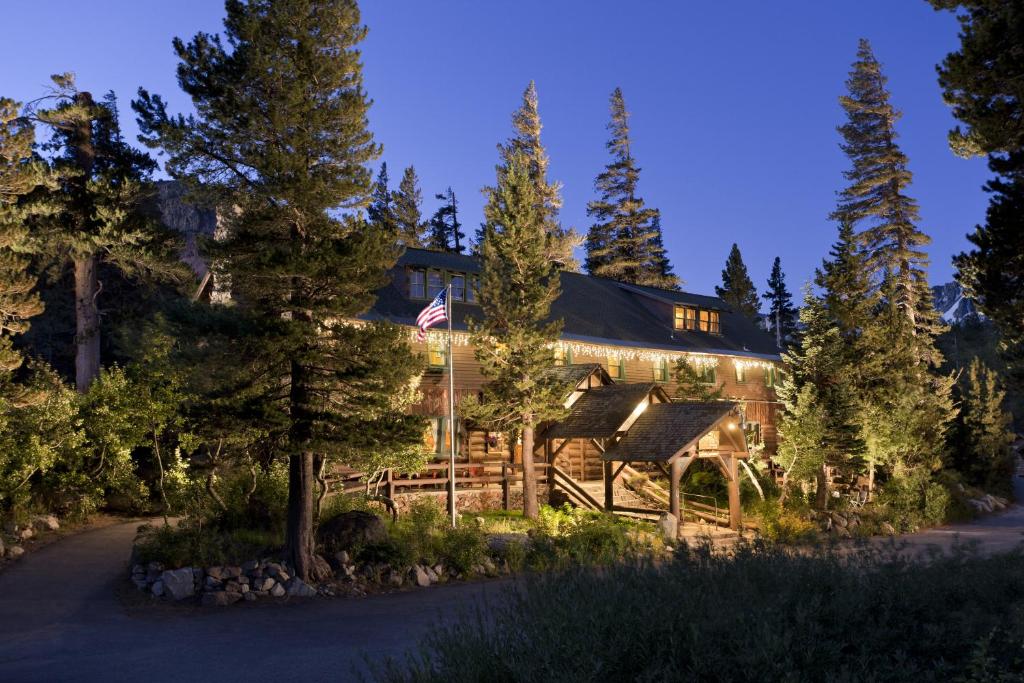 Tamarack Lodge - image 2