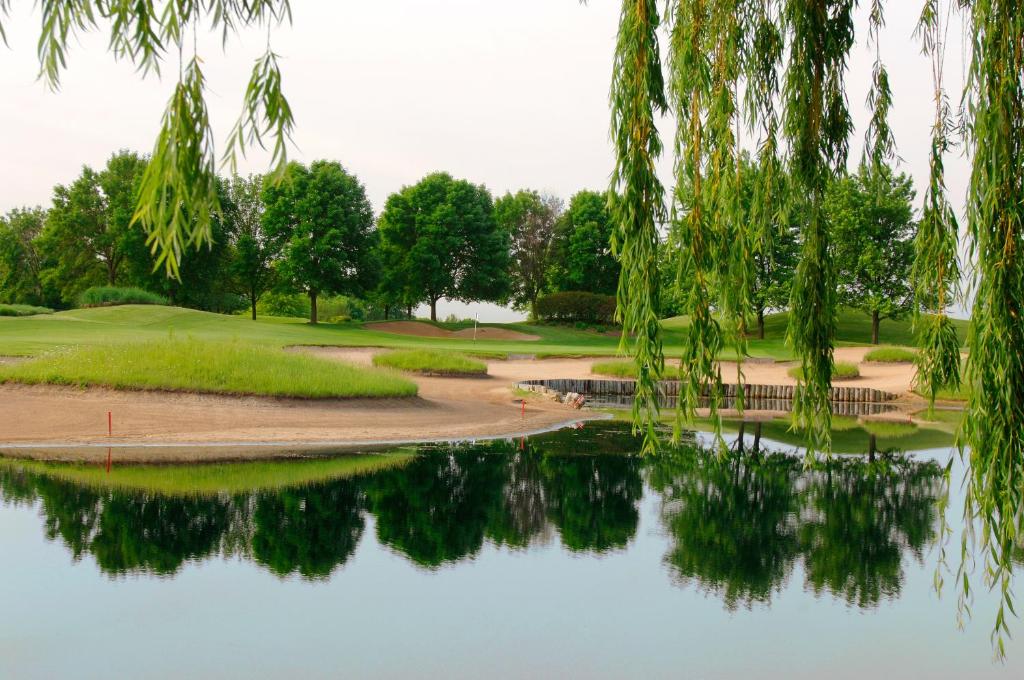 Hilton Chicago Oak Brook Hills Resort & Conference Center - image 4