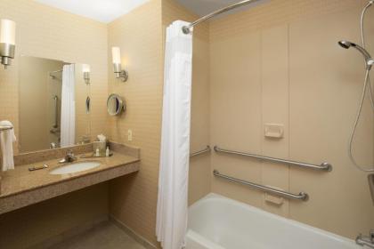 DoubleTree Richmond Airport - image 17