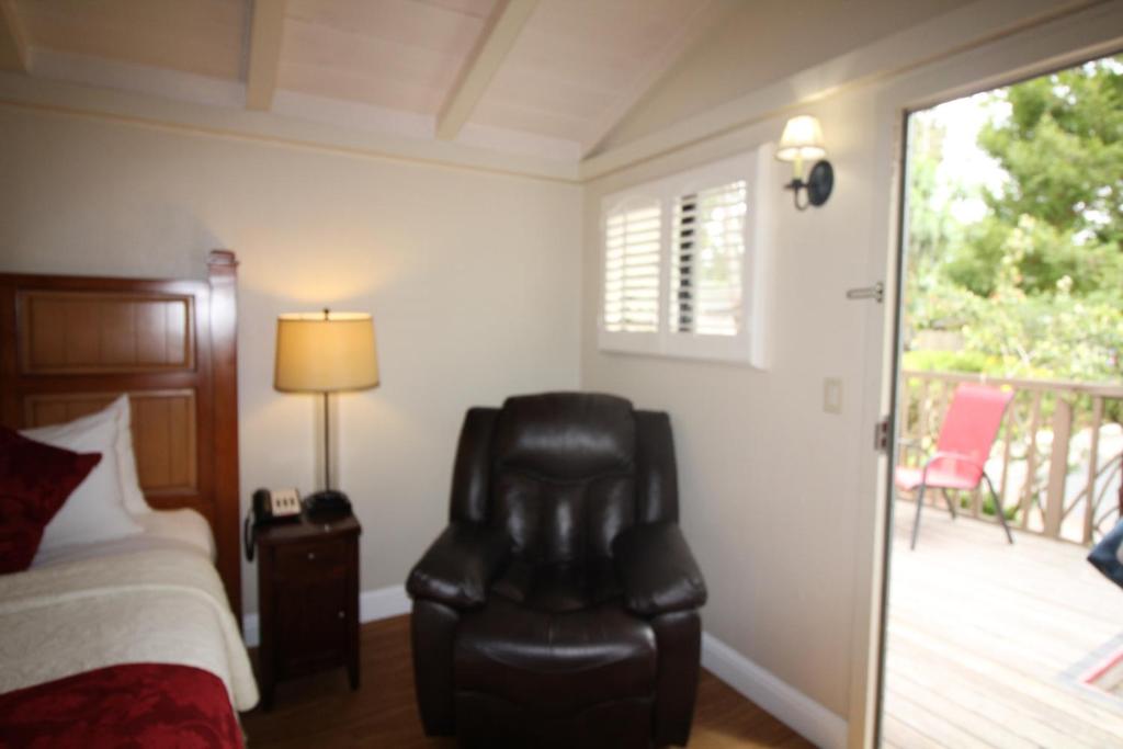 Carmel Resort Inn - image 5