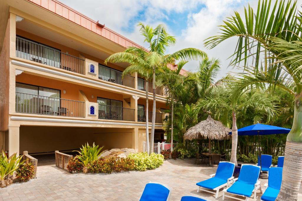 Coconut Cove All Suite Hotel - image 6