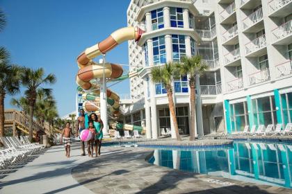 Crown Reef Beach Resort and Waterpark - image 15