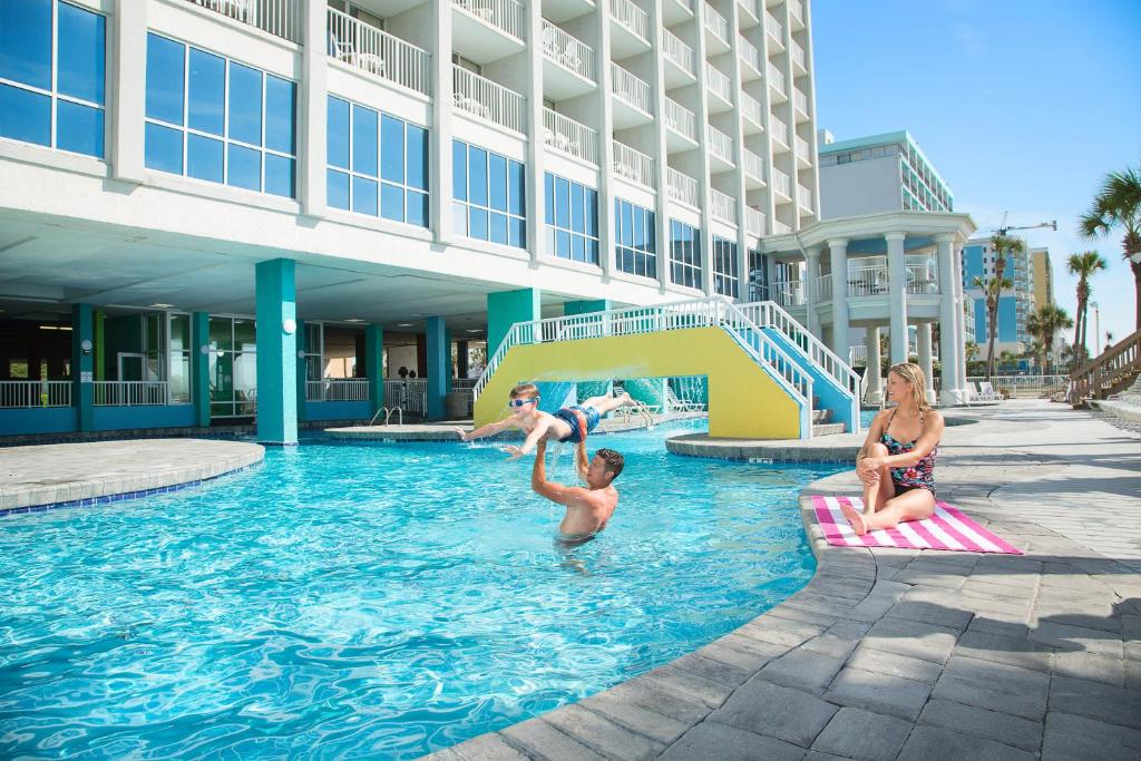 Crown Reef Beach Resort and Waterpark - image 7