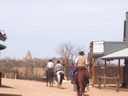 Tombstone Monument Guest Ranch - image 10