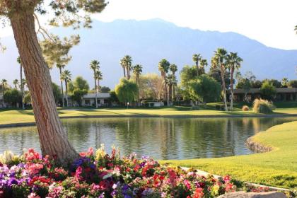 DoubleTree by Hilton Golf Resort Palm Springs - image 2