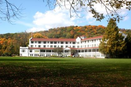 Shawnee Inn and Golf Resort - image 1