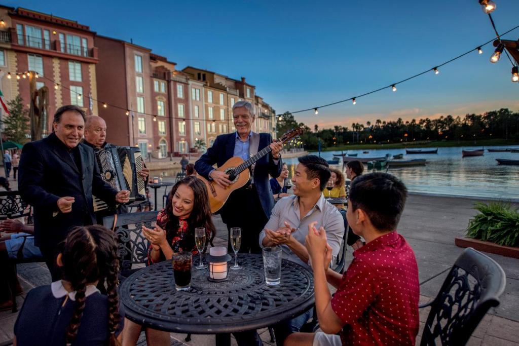 Universal's Loews Portofino Bay Hotel - image 7