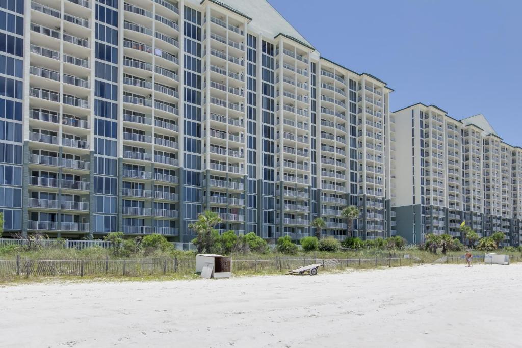 Long Beach Resort by Book That Condo - main image