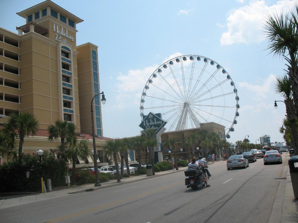 Holiday Inn At the Pavilion - Myrtle Beach - image 3