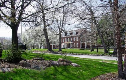 Fort Harrison State Park Inn - image 1