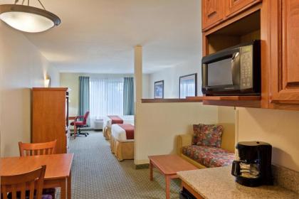 Triple Play Resort Hotel & Suites - image 10