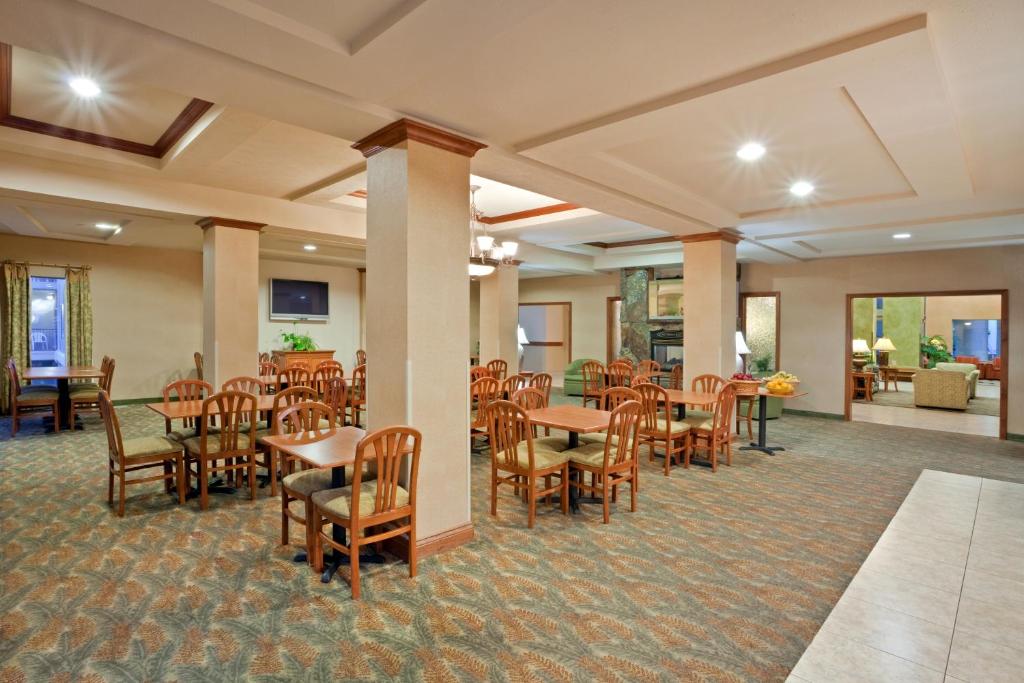 Triple Play Resort Hotel & Suites - image 5