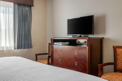 Clarion Hotel & Suites - image 14