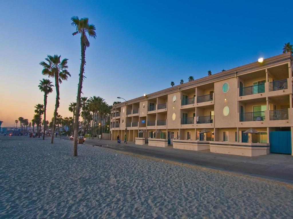 Southern California Beach Club - image 3