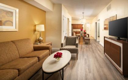 Floridays Orlando Two & Three Bed Rooms Condo Resort - image 2