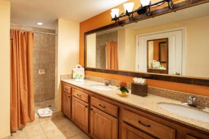 Floridays Orlando Two & Three Bed Rooms Condo Resort - image 3