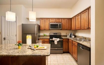 Floridays Orlando Two & Three Bed Rooms Condo Resort - image 8