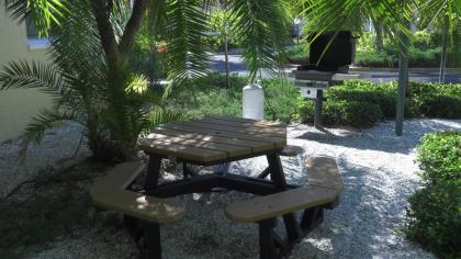 Barefoot Beach Resort - image 7