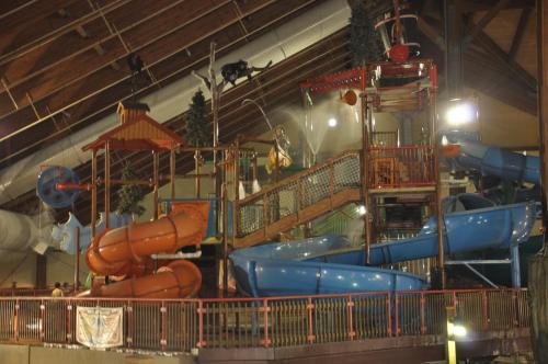 Six Flags Great Escape Lodge & Indoor Waterpark - image 5