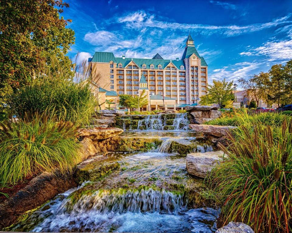 Chateau on the Lake Resort Spa and Convention Center - main image