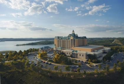 Chateau on the Lake Resort Spa and Convention Center - image 3