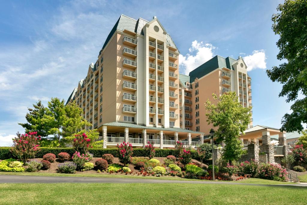 Chateau on the Lake Resort Spa and Convention Center - image 6