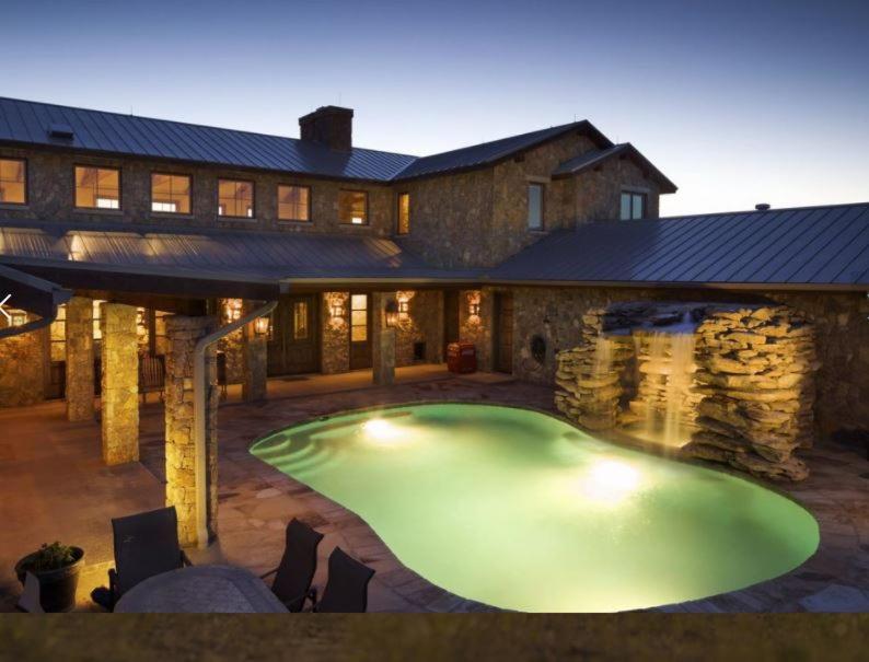 Wildcatter Ranch and Resort - image 2