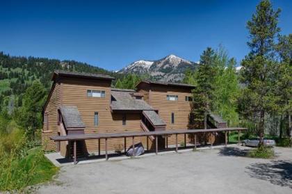 The Aspens Racquet Club - image 1