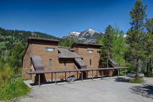 The Aspens Racquet Club - main image