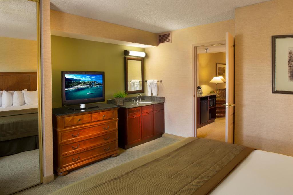 Lake Tahoe Resort Hotel - image 2