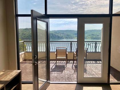 D'Monaco Resort on Table Rock Lake - image 11