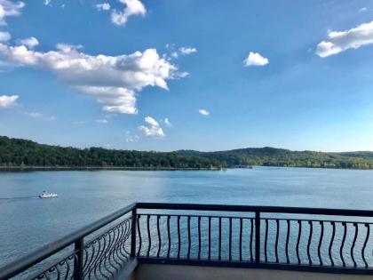 D'Monaco Resort on Table Rock Lake - image 3