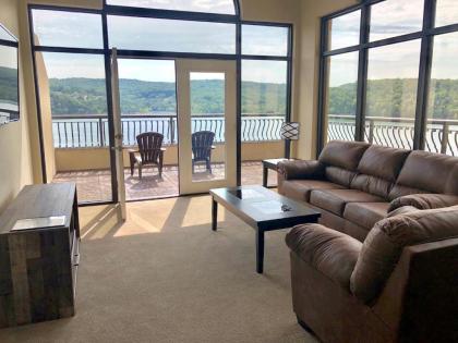 D'Monaco Resort on Table Rock Lake - image 7