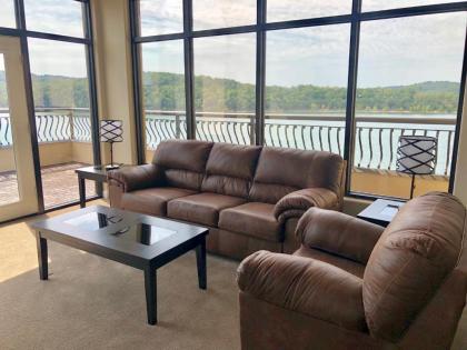 D'Monaco Resort on Table Rock Lake - image 8